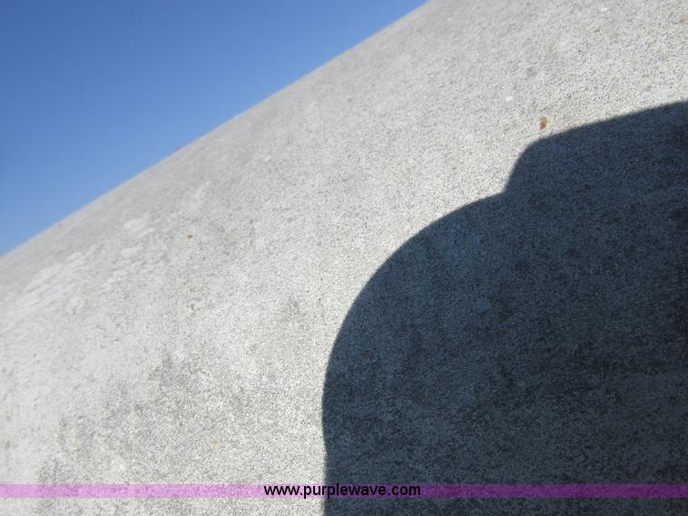 image for item I8868 2000 Freightliner Century Class semi truck