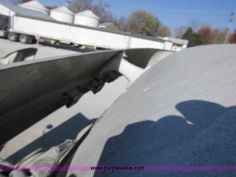 image for item I8868 2000 Freightliner Century Class semi truck