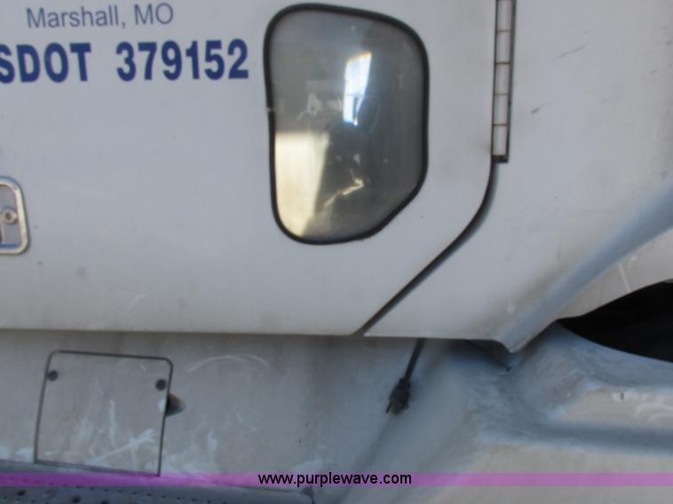 image for item I8868 2000 Freightliner Century Class semi truck