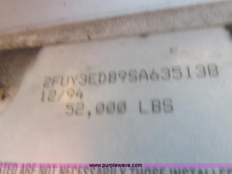 image for item I8868 2000 Freightliner Century Class semi truck