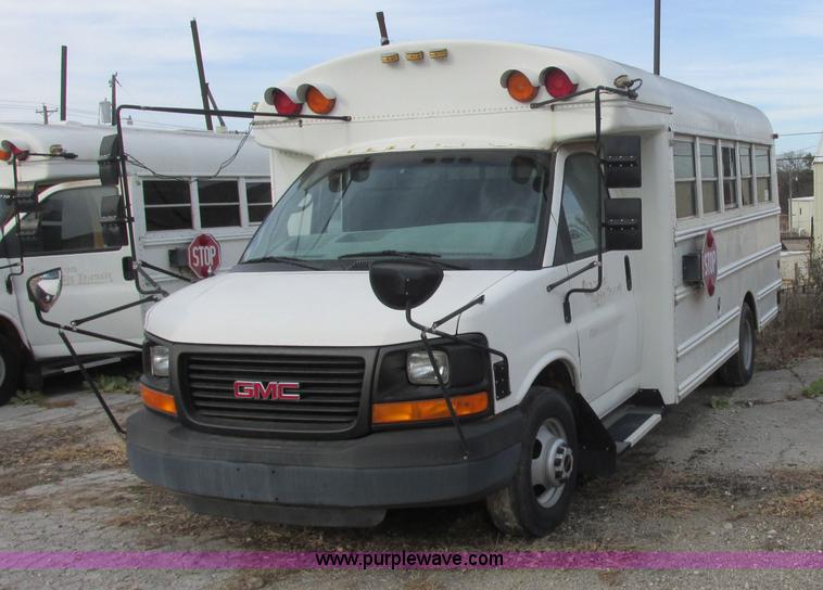 image for item J2354 2004 GMC Savana Thomas Built bus