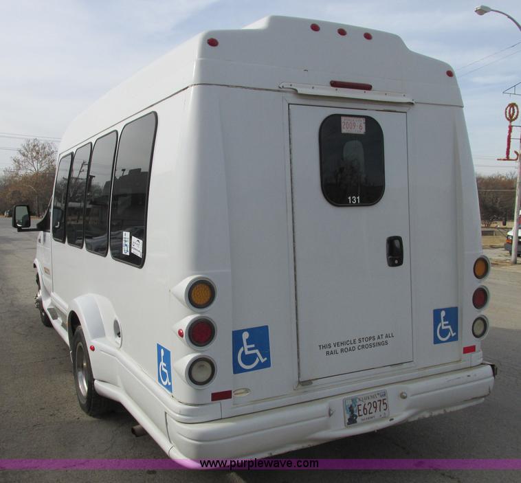 image for item J2355 2006 Ford Vaterra bus