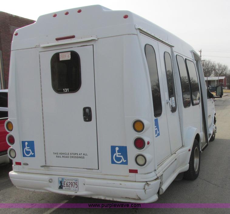 image for item J2355 2006 Ford Vaterra bus