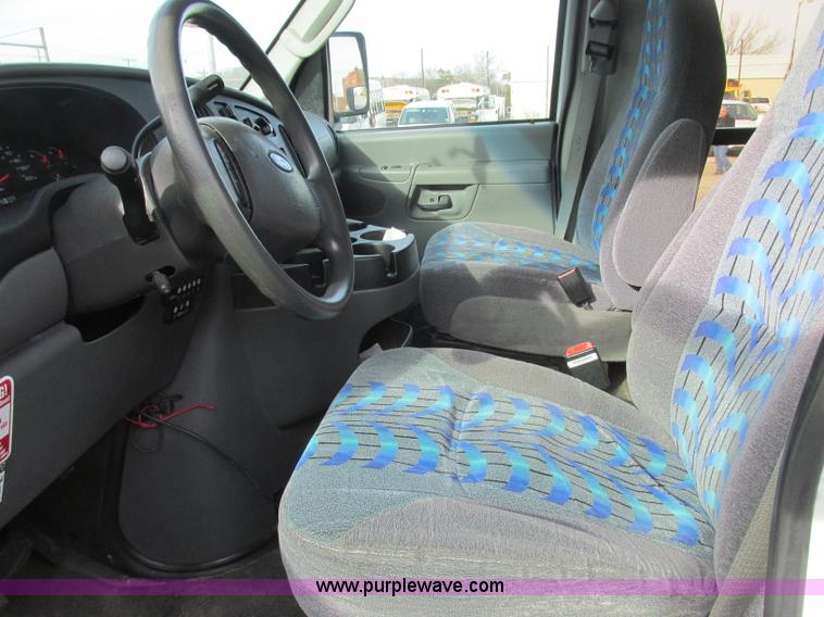 image for item J2355 2006 Ford Vaterra bus