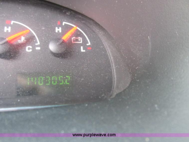 image for item J2355 2006 Ford Vaterra bus