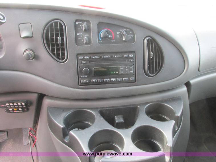 image for item J2355 2006 Ford Vaterra bus