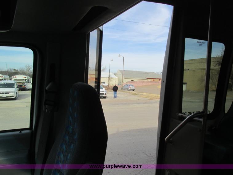 image for item J2355 2006 Ford Vaterra bus