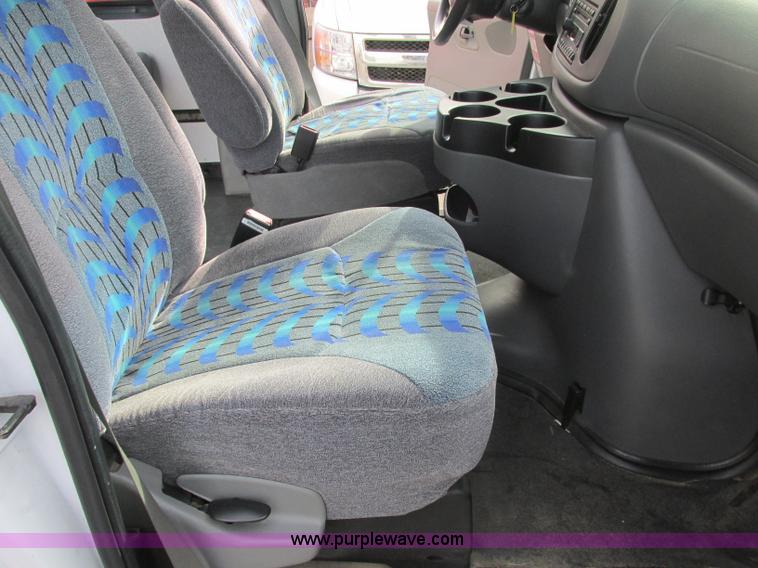 image for item J2355 2006 Ford Vaterra bus