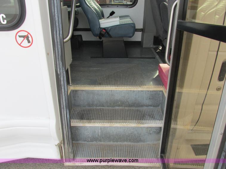 image for item J2355 2006 Ford Vaterra bus