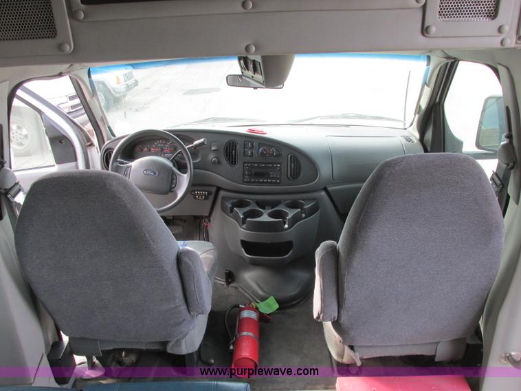 image for item J2355 2006 Ford Vaterra bus