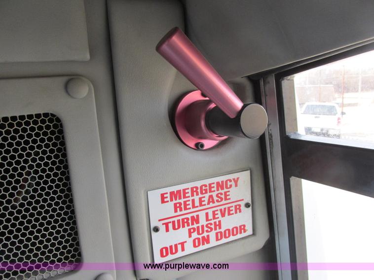 image for item J2355 2006 Ford Vaterra bus