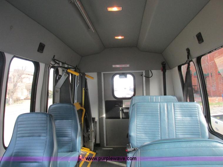 image for item J2355 2006 Ford Vaterra bus