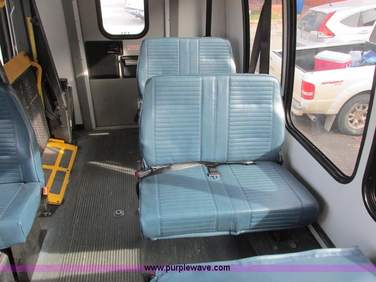 image for item J2355 2006 Ford Vaterra bus