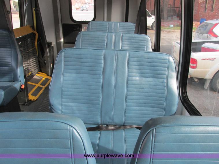 image for item J2355 2006 Ford Vaterra bus