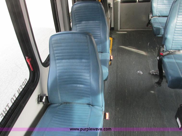image for item J2355 2006 Ford Vaterra bus