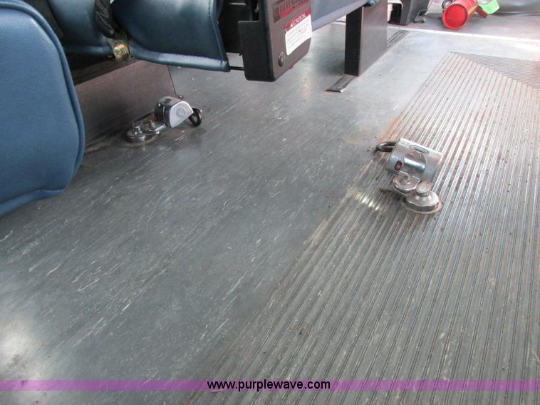 image for item J2355 2006 Ford Vaterra bus