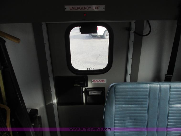 image for item J2355 2006 Ford Vaterra bus