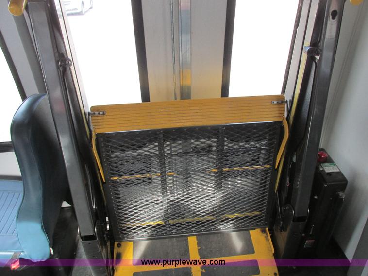 image for item J2355 2006 Ford Vaterra bus