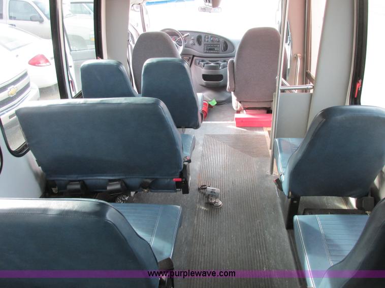 image for item J2355 2006 Ford Vaterra bus