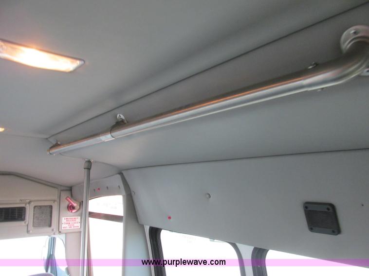 image for item J2355 2006 Ford Vaterra bus