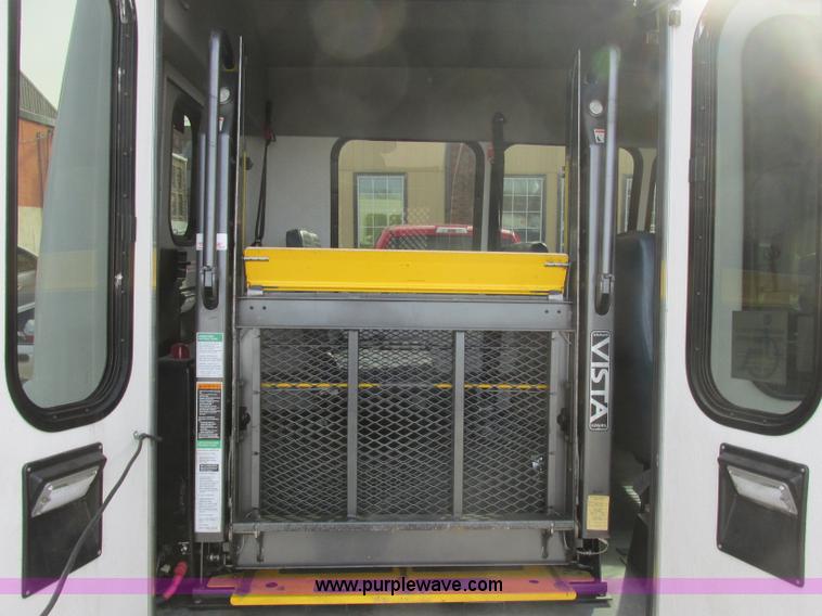 image for item J2355 2006 Ford Vaterra bus