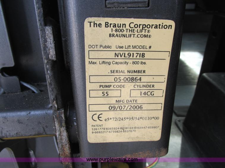 image for item J2355 2006 Ford Vaterra bus