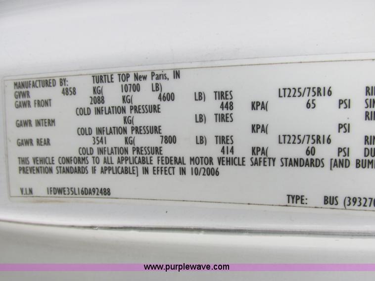 image for item J2355 2006 Ford Vaterra bus