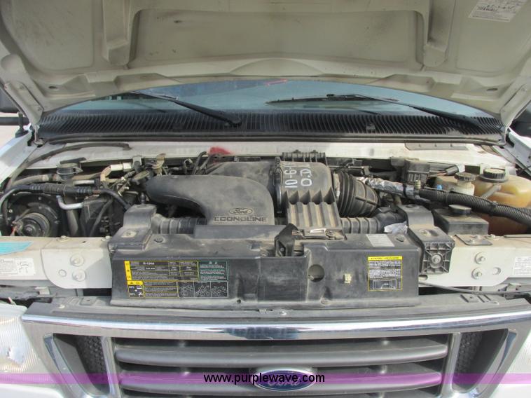 image for item J2355 2006 Ford Vaterra bus