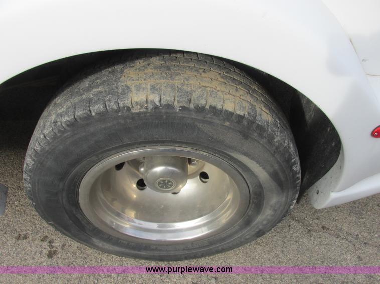 image for item J2355 2006 Ford Vaterra bus