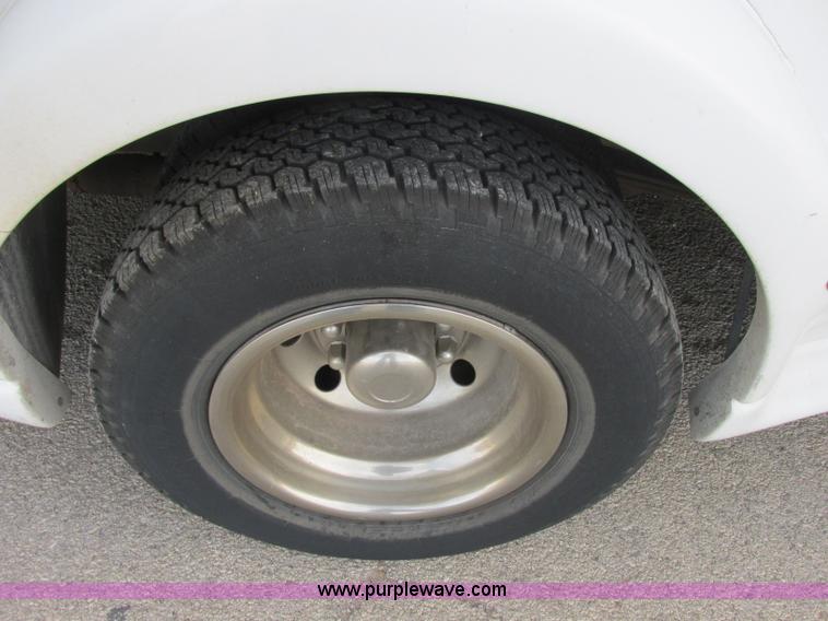 image for item J2355 2006 Ford Vaterra bus