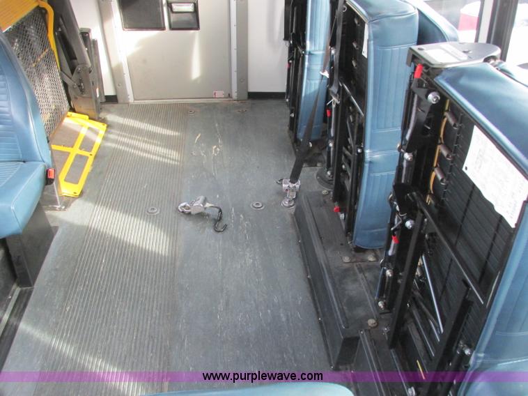 image for item J2355 2006 Ford Vaterra bus