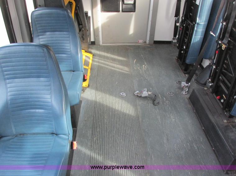 image for item J2355 2006 Ford Vaterra bus