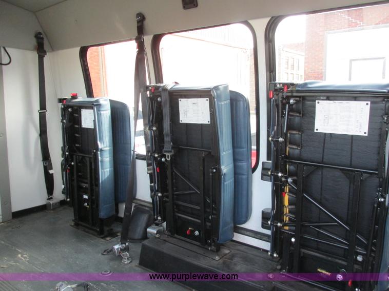 image for item J2355 2006 Ford Vaterra bus