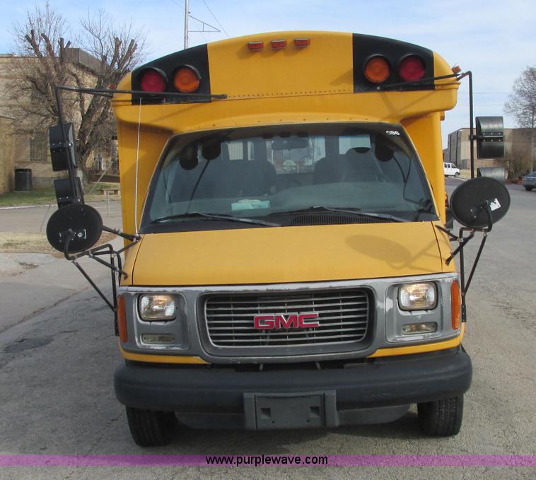 image for item J2356 2002 GMC Savana bus