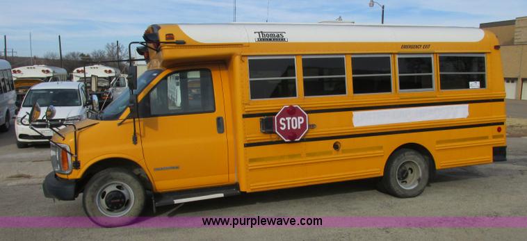 image for item J2356 2002 GMC Savana bus
