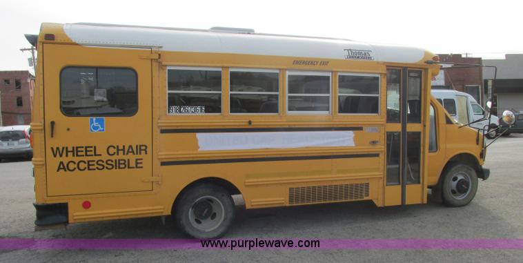 image for item J2356 2002 GMC Savana bus