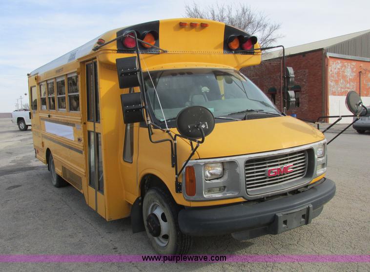 image for item J2356 2002 GMC Savana bus