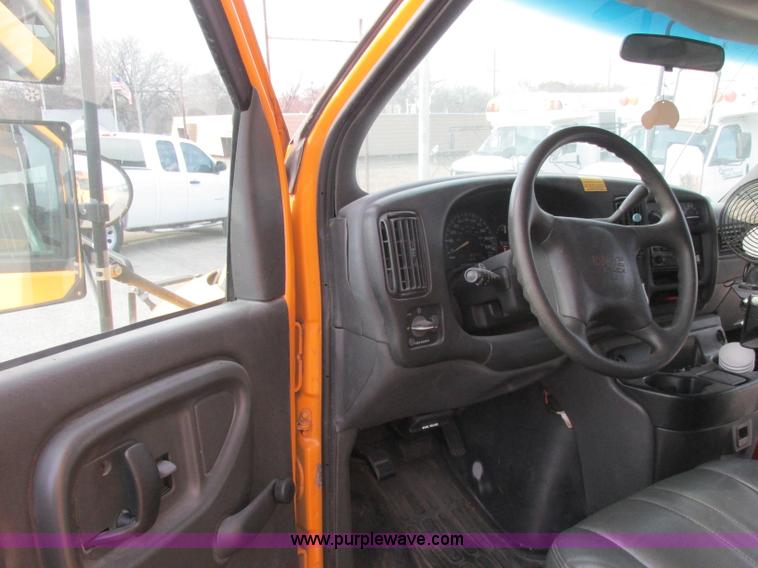 image for item J2356 2002 GMC Savana bus