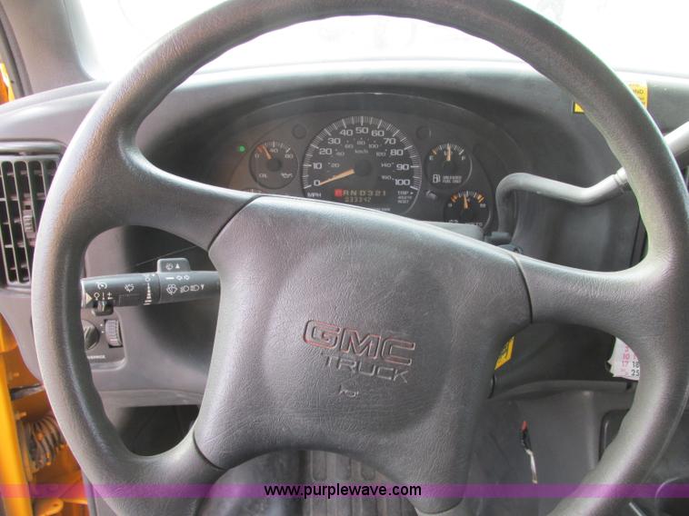 image for item J2356 2002 GMC Savana bus