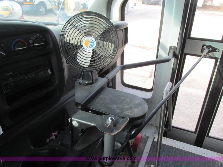 image for item J2356 2002 GMC Savana bus
