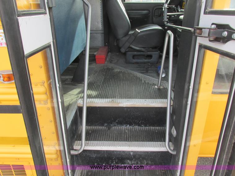 image for item J2356 2002 GMC Savana bus