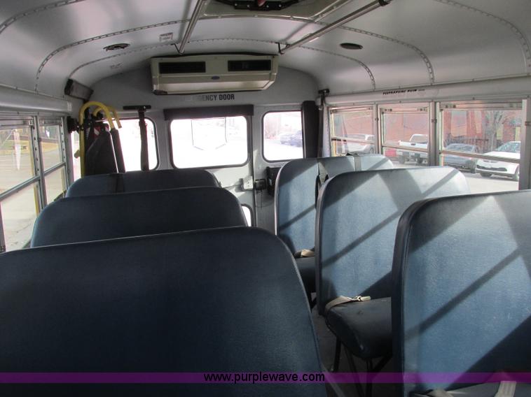 image for item J2356 2002 GMC Savana bus