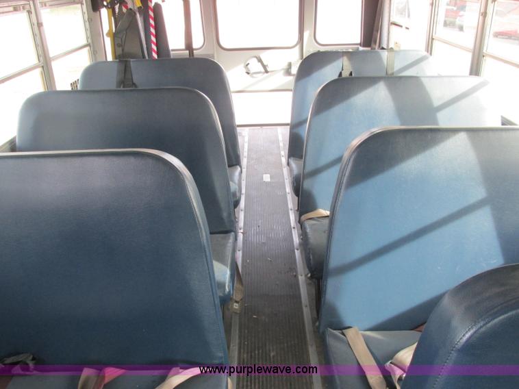 image for item J2356 2002 GMC Savana bus