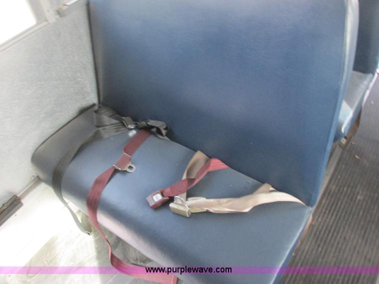 image for item J2356 2002 GMC Savana bus