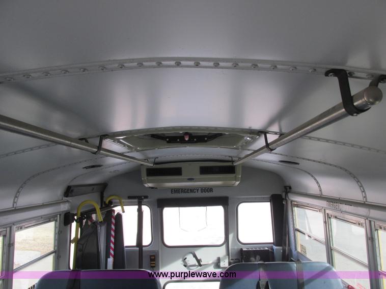 image for item J2356 2002 GMC Savana bus