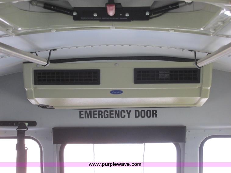 image for item J2356 2002 GMC Savana bus