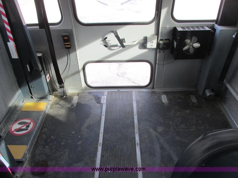 image for item J2356 2002 GMC Savana bus