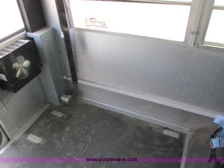image for item J2356 2002 GMC Savana bus