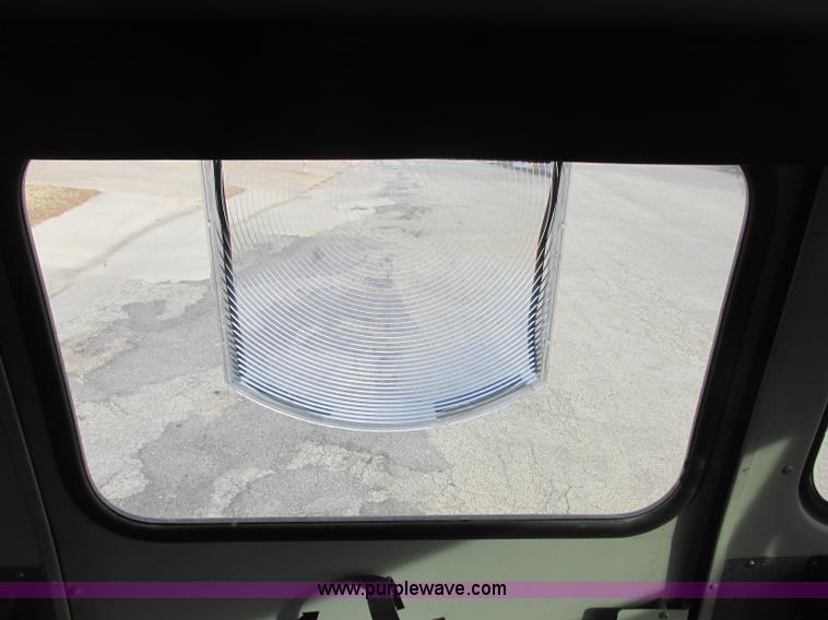 image for item J2356 2002 GMC Savana bus