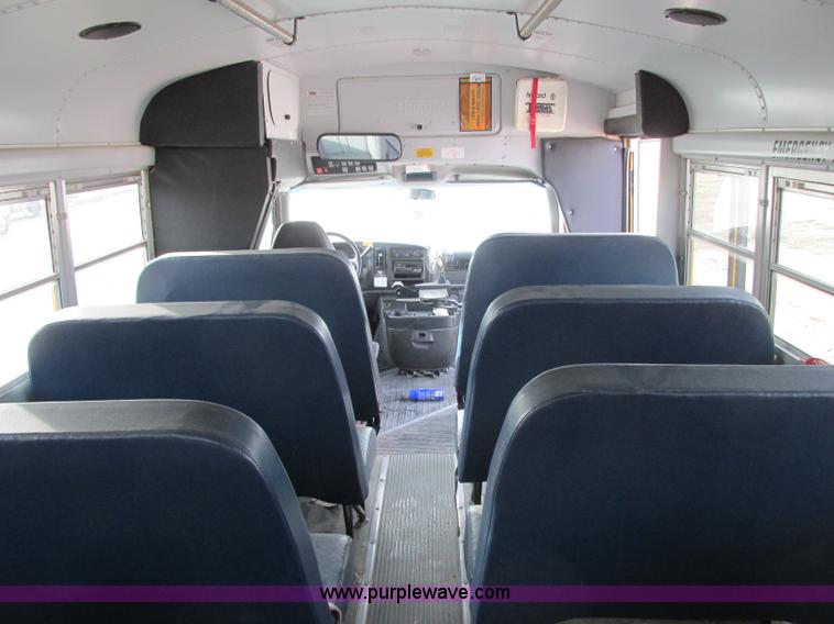 image for item J2356 2002 GMC Savana bus